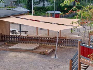 <b>Purjevarjot hiekkalaatikon päällä</b>
